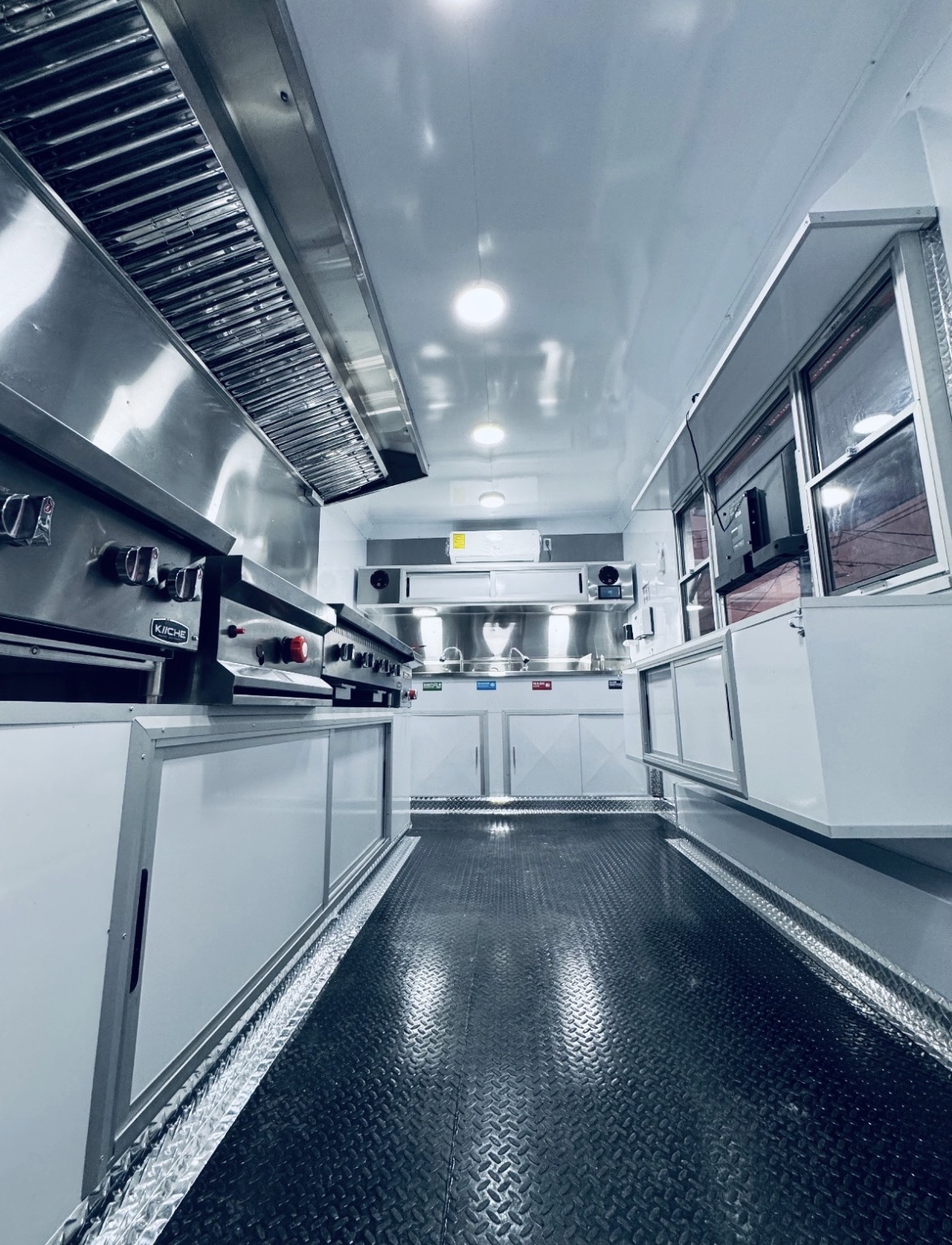 Trailer de comida Interior equipado fabricado por J & J Food Truck