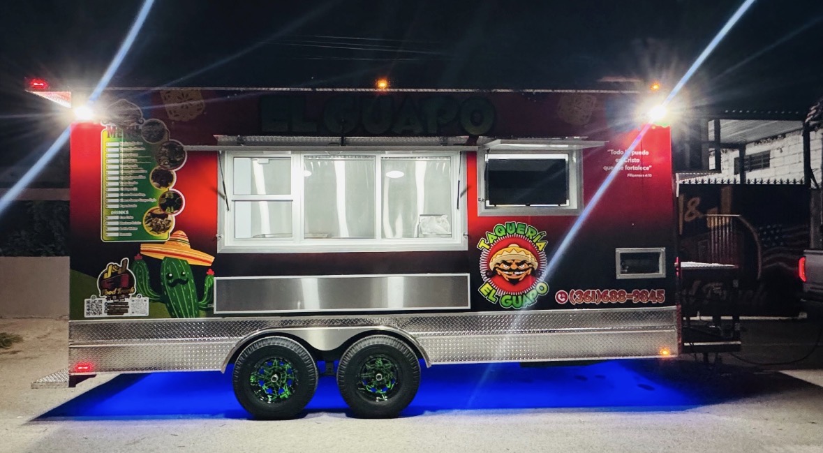 Trailer de comida Taquería El Guapo fabricado por J & J Food Truck
